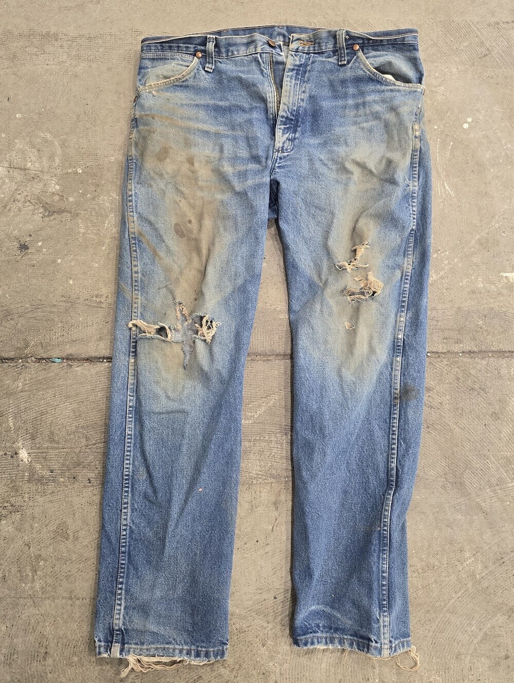 Wrangler 13MWZW Cowboy Cut Original Fit Jeans size 37x32” Distressed Trashed